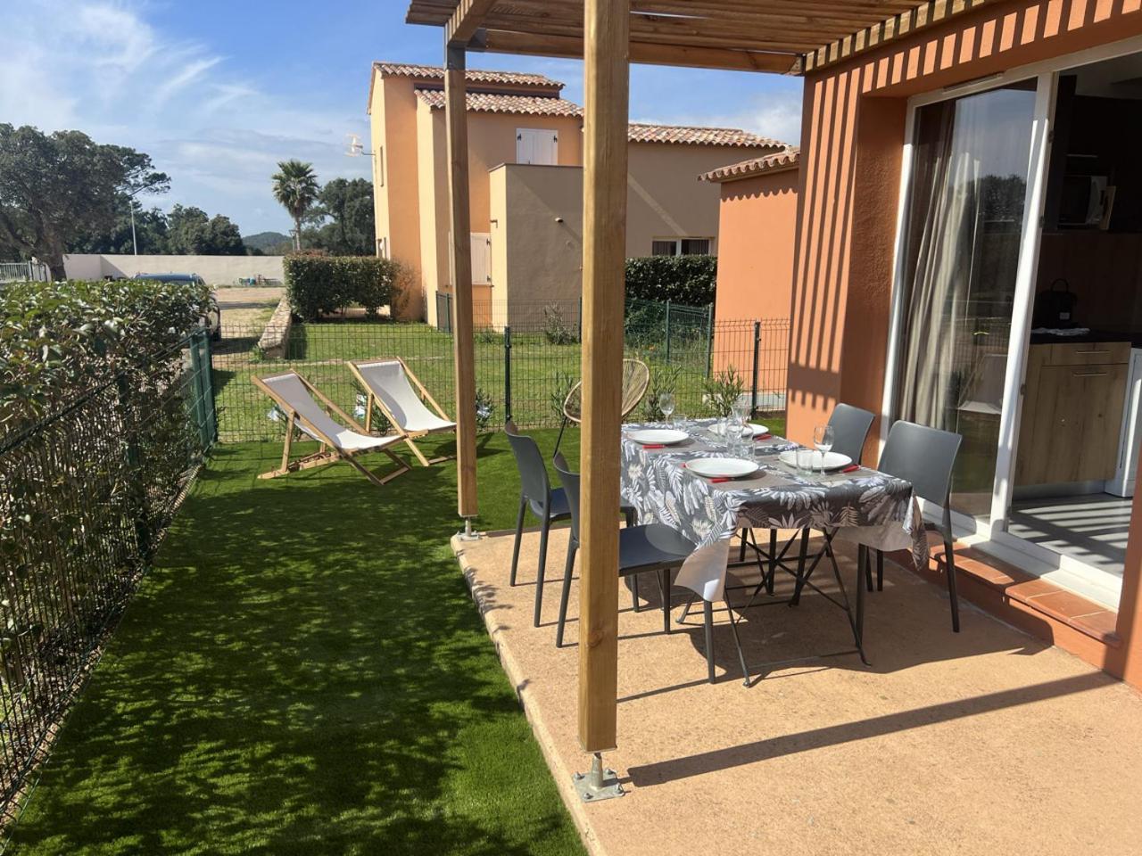 Residence Hoteliere Les Hameaux De Saint Cyprien Appartement 2 Chambres 르씨 외부 사진